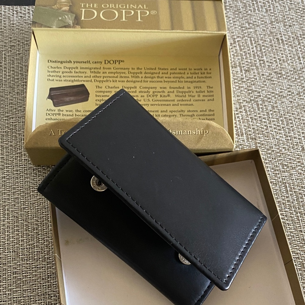 The Original Dopp Black Leather key wallet